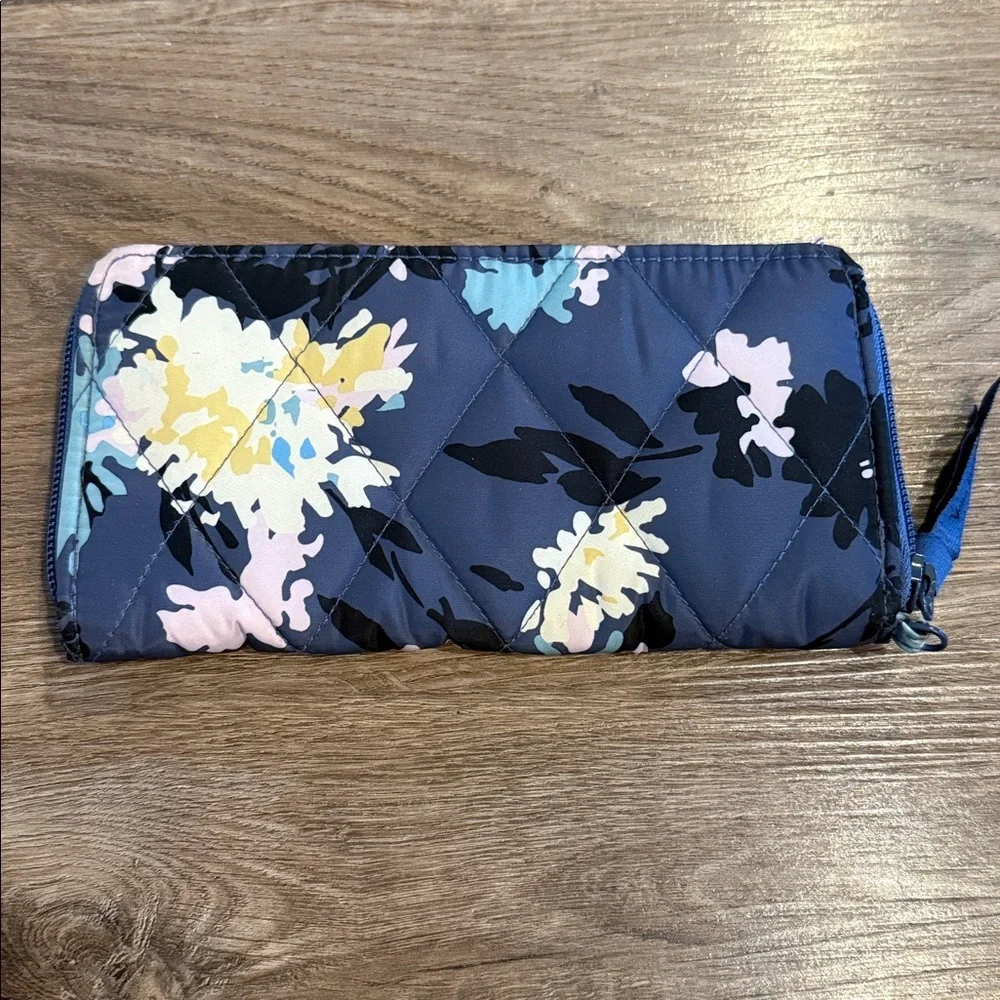 Vera Bradley Ultralight RFID TurnLock Wallet In Chrysanthemum Crush - Picture 4 of 5